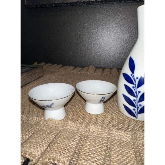Finest Sake Gekkeikan Porcelain 5 Piece Set Made in Japan EUC - Picture 3 of 12